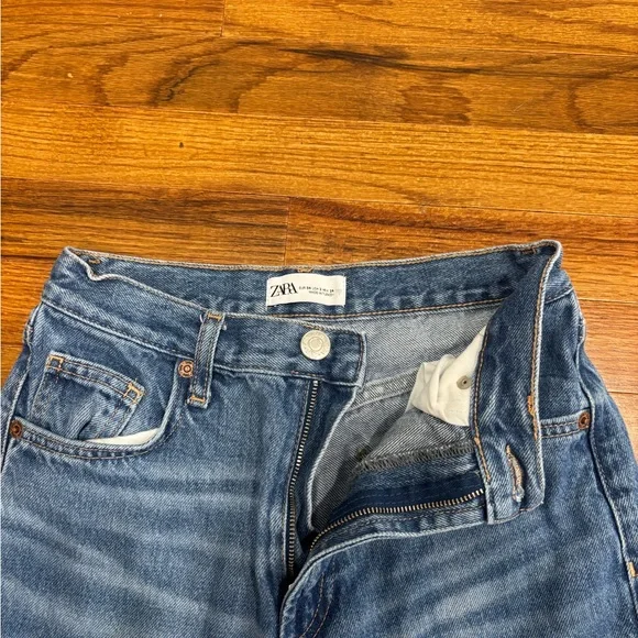 Zara Classic Dark Blue Straight Leg Jeans - Picture 3 of 4